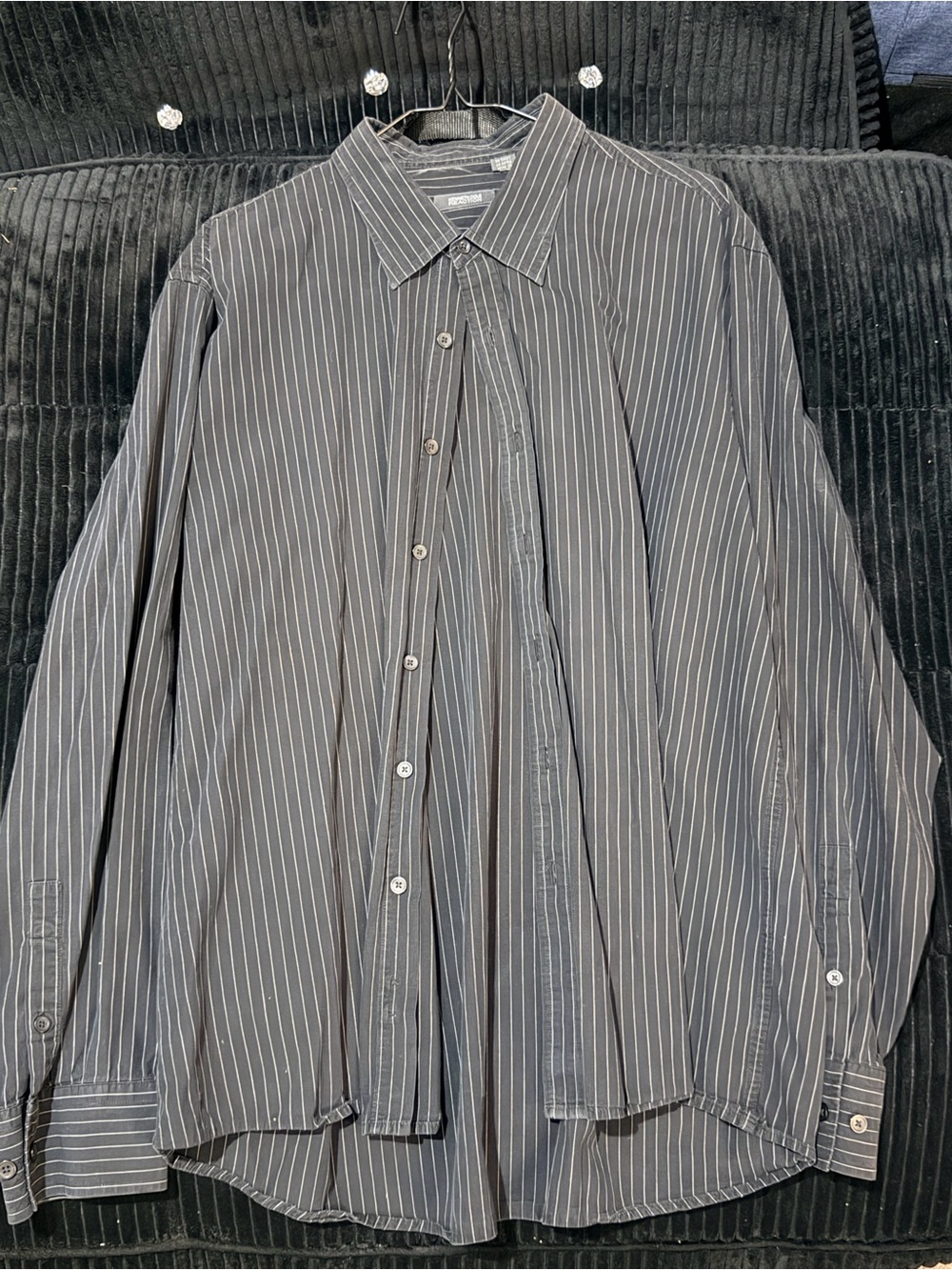 Kenneth Cole Reaction Men’s XL Black Gray Pinstripe Button Down Shirt